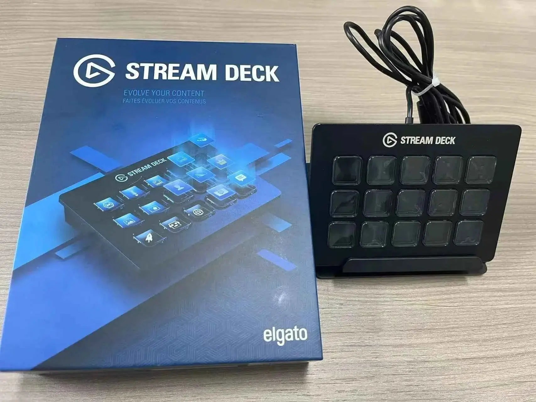Elgato Stream Deck MK.2/XL - 15/32 LCD Macro Keys for Live Streaming, OBS/YouT/Twitch Control & Plug-Play USB-C Studio Interface